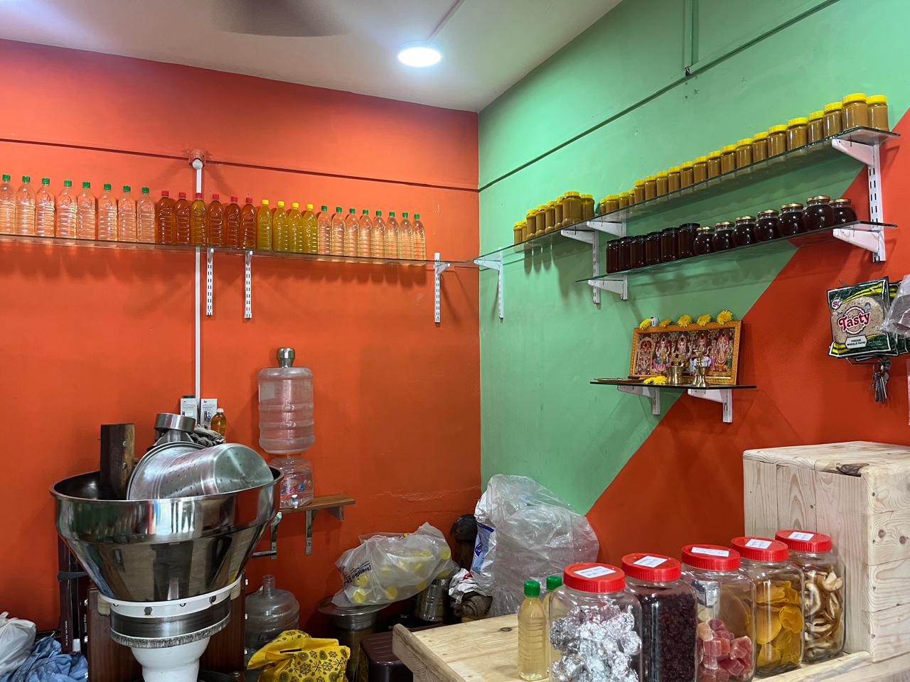 Traditional wood-pressing marachekku machine in Chennai